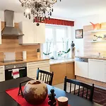 Maxglan Apartment
